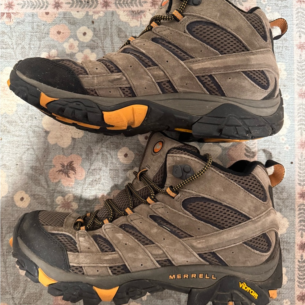 Merrell Men's 9.5 Moab Mid Hiking Boots